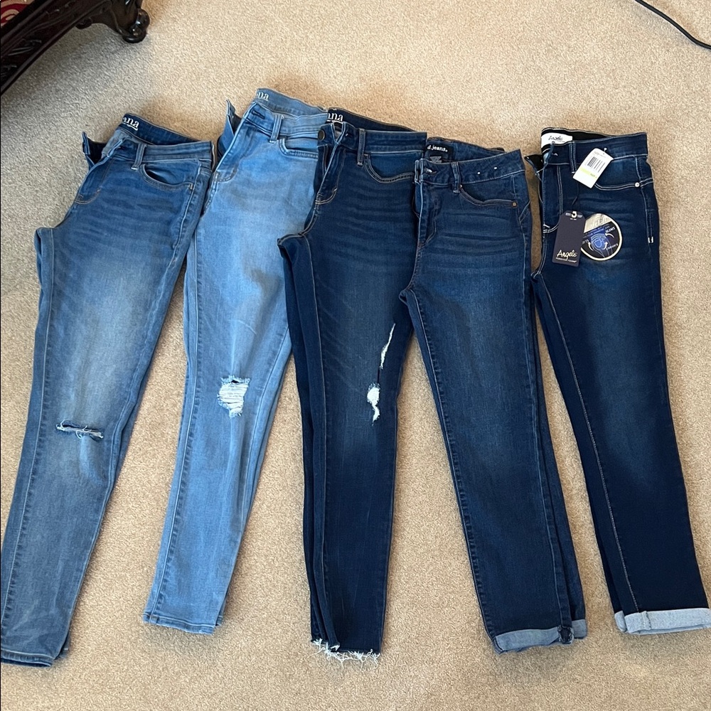a.n.a Women's Skinny Jeans in Light and Dark Blue